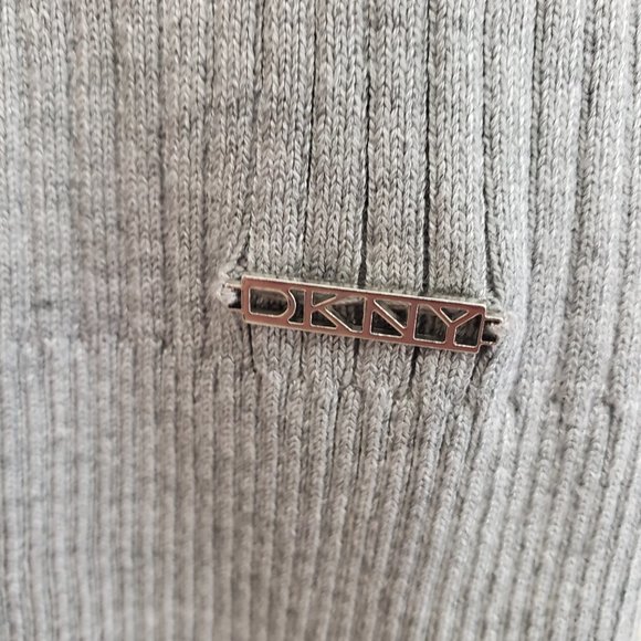 DKNY Long Sleeve Turtleneck Shirt w Front Cut Out Peekaboo Chest Size M - Picture 3 of 5